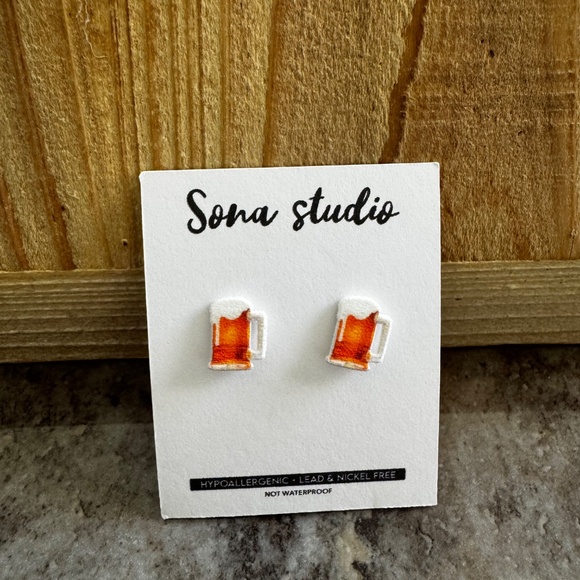 NWT- Sona Studios Beer Mug Stud Earrings, Hypoallergenic - Picture 2 of 2